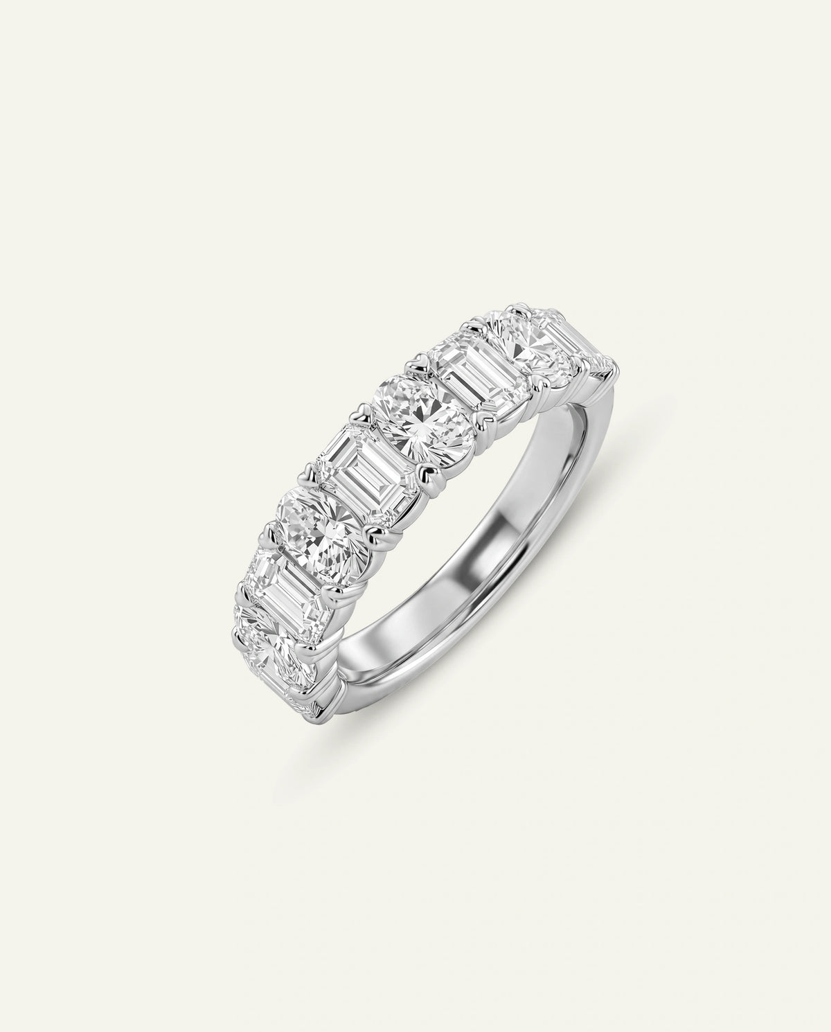 Novello Lab-grown Diamond Oval & Emerald Band